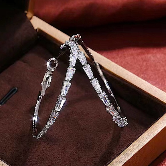 18K White Gold Zircon Diamond Hoop Earrings - Picture 5 of 6